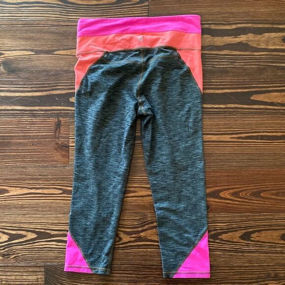Athleta High Rise Colorblock Chaturanga Capri - Picture 4 of 9
